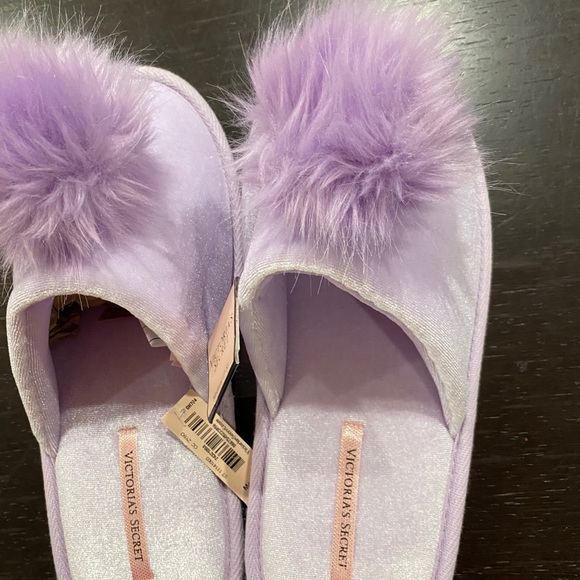 Victoria’s Secret lavender pompom velvety soft spa slippers medium (7-8 size) - Picture 3 of 4
